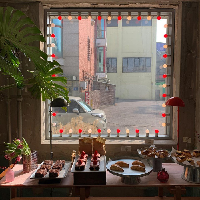 Lokasi Drama Its Okay Not To Be Okay Kafe Toko Lampu 5