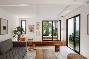 Mudah! 5 Cara Menyusun Kolase Pigura Foto Di Dinding