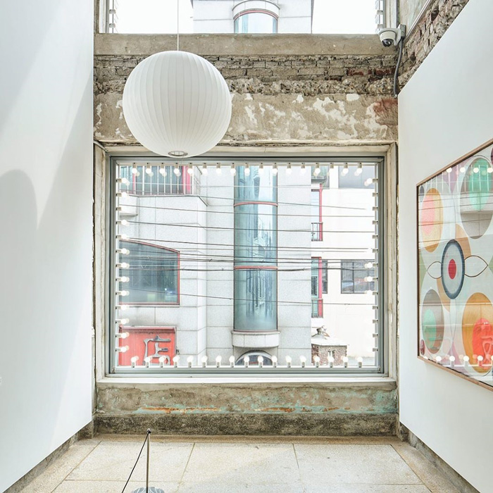 Lokasi Drama Its Okay Not To Be Okay Kafe Toko Lampu 6