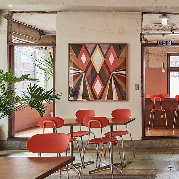 Lokasi Drama Its Okay Not To Be Okay Kafe Toko Lampu 15