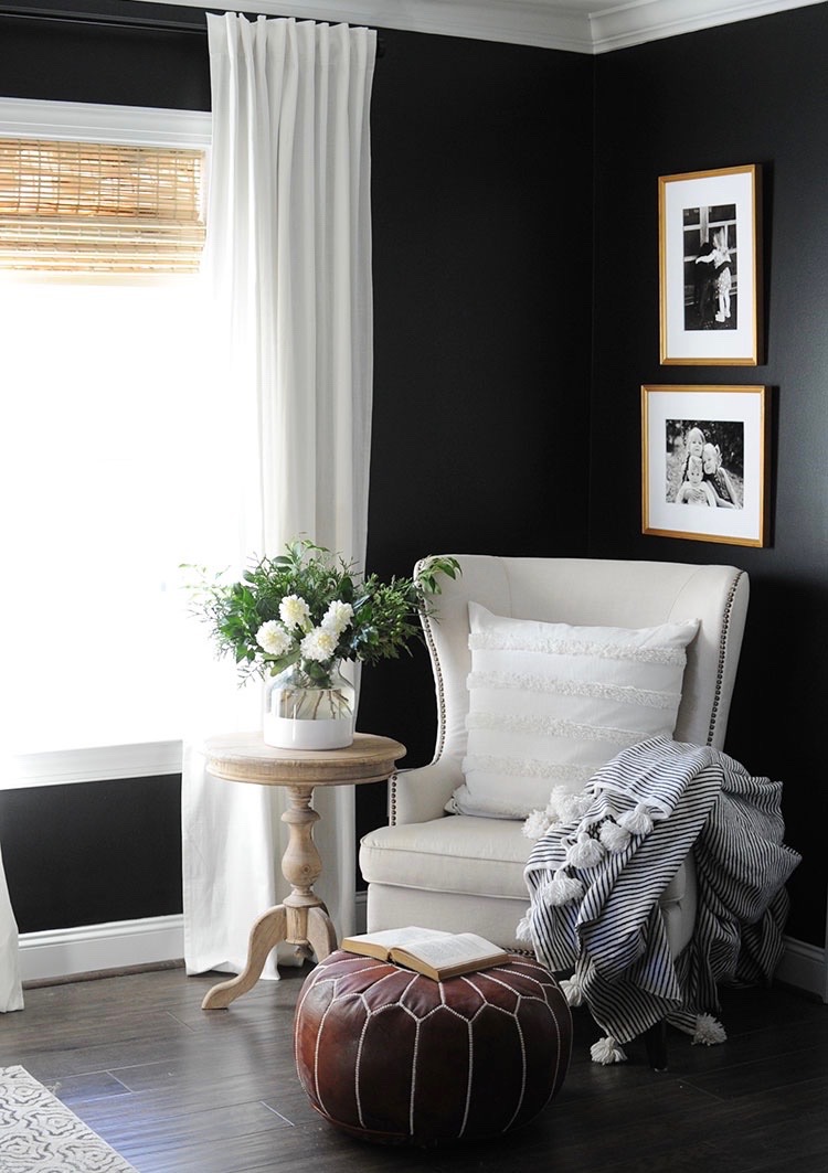 Warna hitam dengan sifat yang anggun