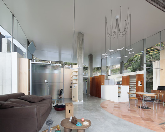 Bangun Rumah Minimalis di Daerah Tanjakan Bisa / Koichi Torimura / Erika Nakagawa Office 8