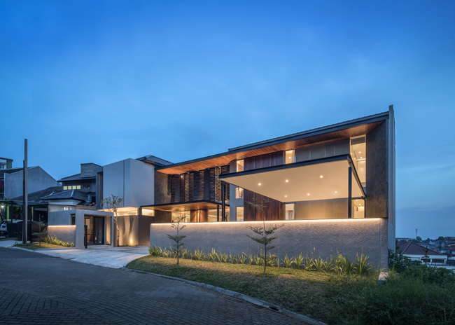 Rumah Bagai Istana Versi Modern Ini Ada di Bogor / Kiearch / Ruang Rona 3