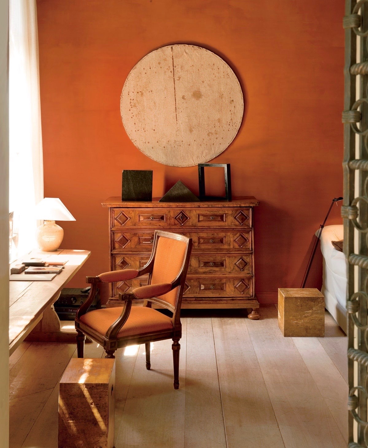 Menarik! 10 Warna Rumah Yang Bisa Hidupkan Berbagai Suasana