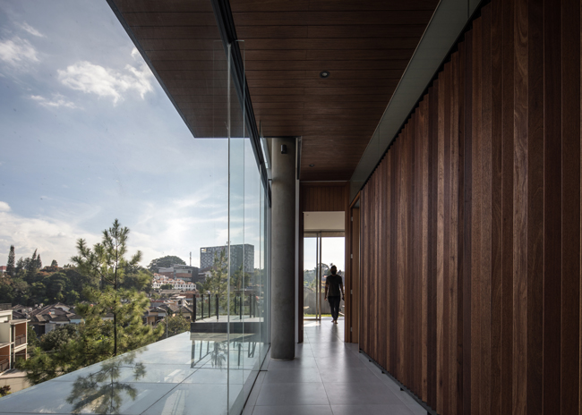 Rumah Bagai Istana Versi Modern Ini Ada di Bogor / Kiearch / Ruang Rona 7