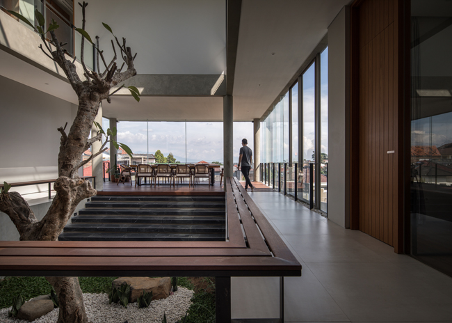 Rumah Bagai Istana Versi Modern Ini Ada di Bogor / Kiearch / Ruang Rona 2