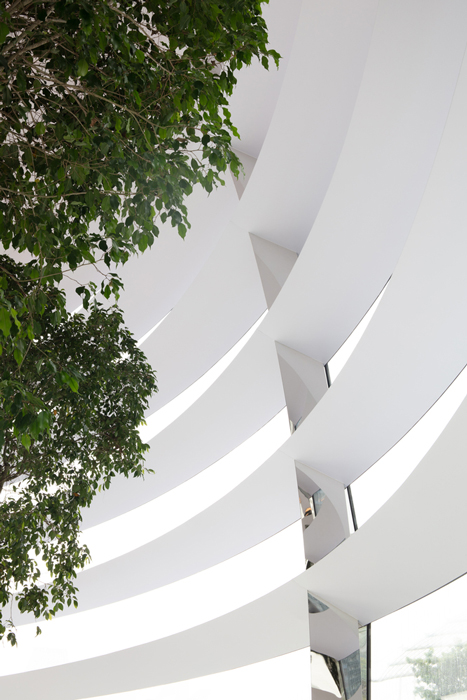 Apple Buat Bola Raksasa Mengapung Di Teluk Singapura / Apple 6