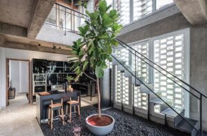 Menyulap Area Bawah Tangga Menjadi Ruangan Fungsional