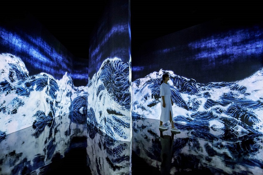Sempat Hits di Jakarta, IU Tampil di Pameran Teamlab 1