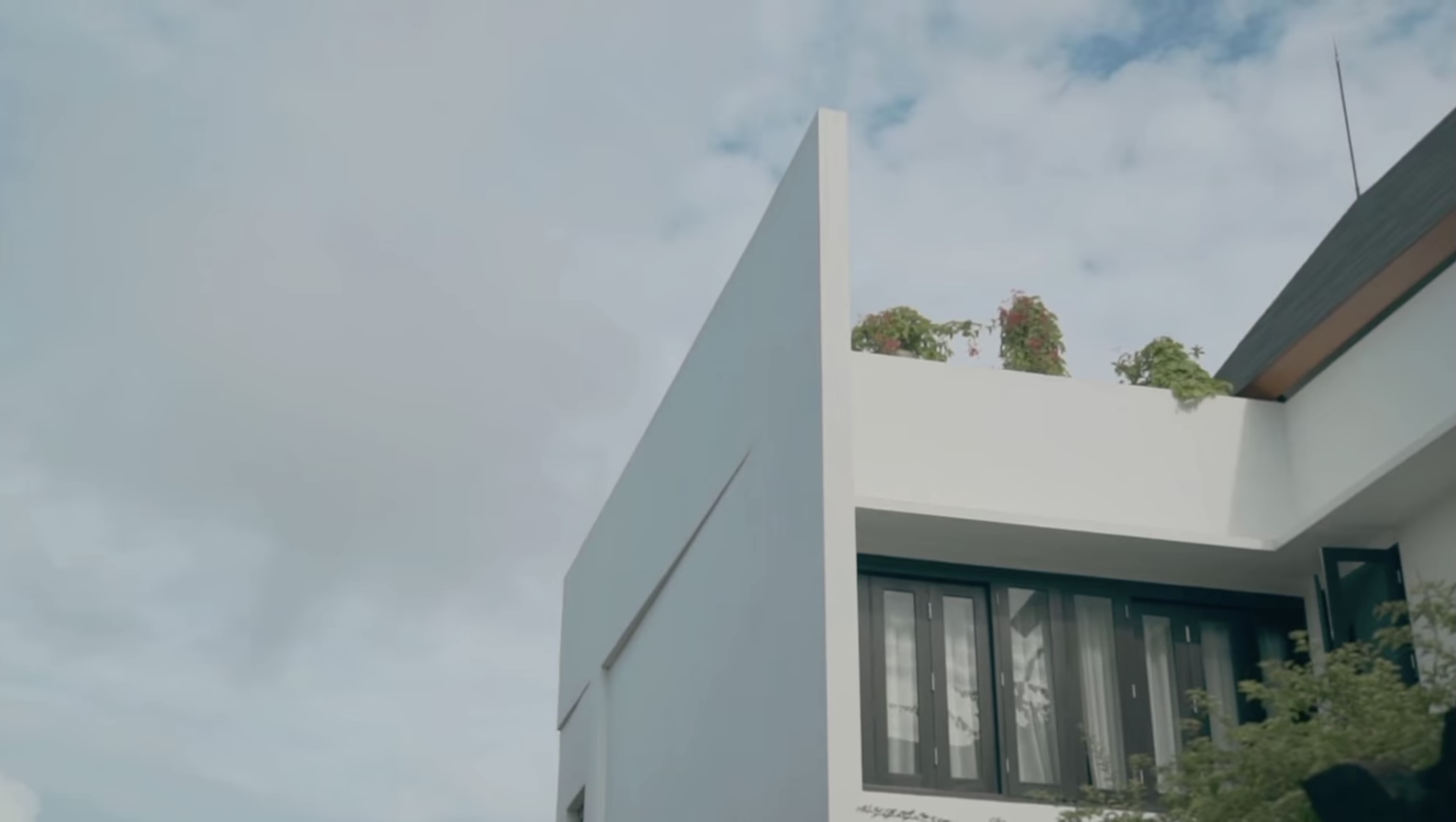 Mengintip Rumah Raisa Dan Hamish Dengan Gaya Tropis