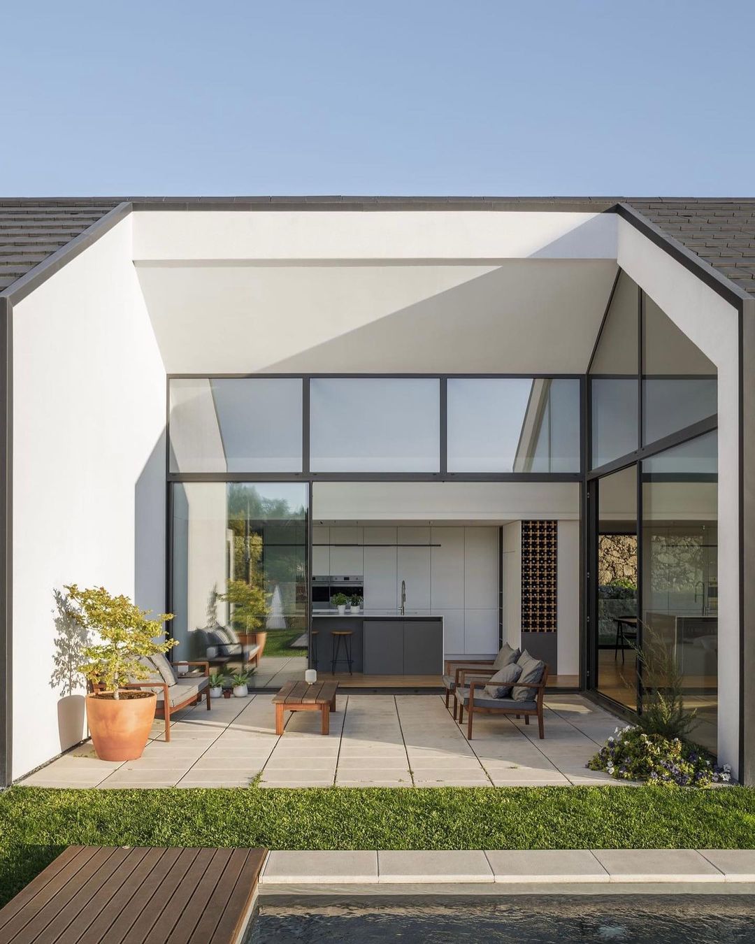 Renovasi Teras dengan 8 Desain Instagrammable Ini!