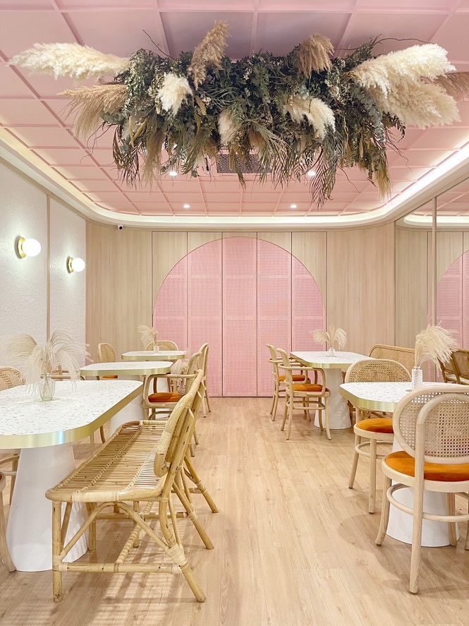 Intip Kafe Kekinian Serba Pink di Johor Bahru CASA Indonesia