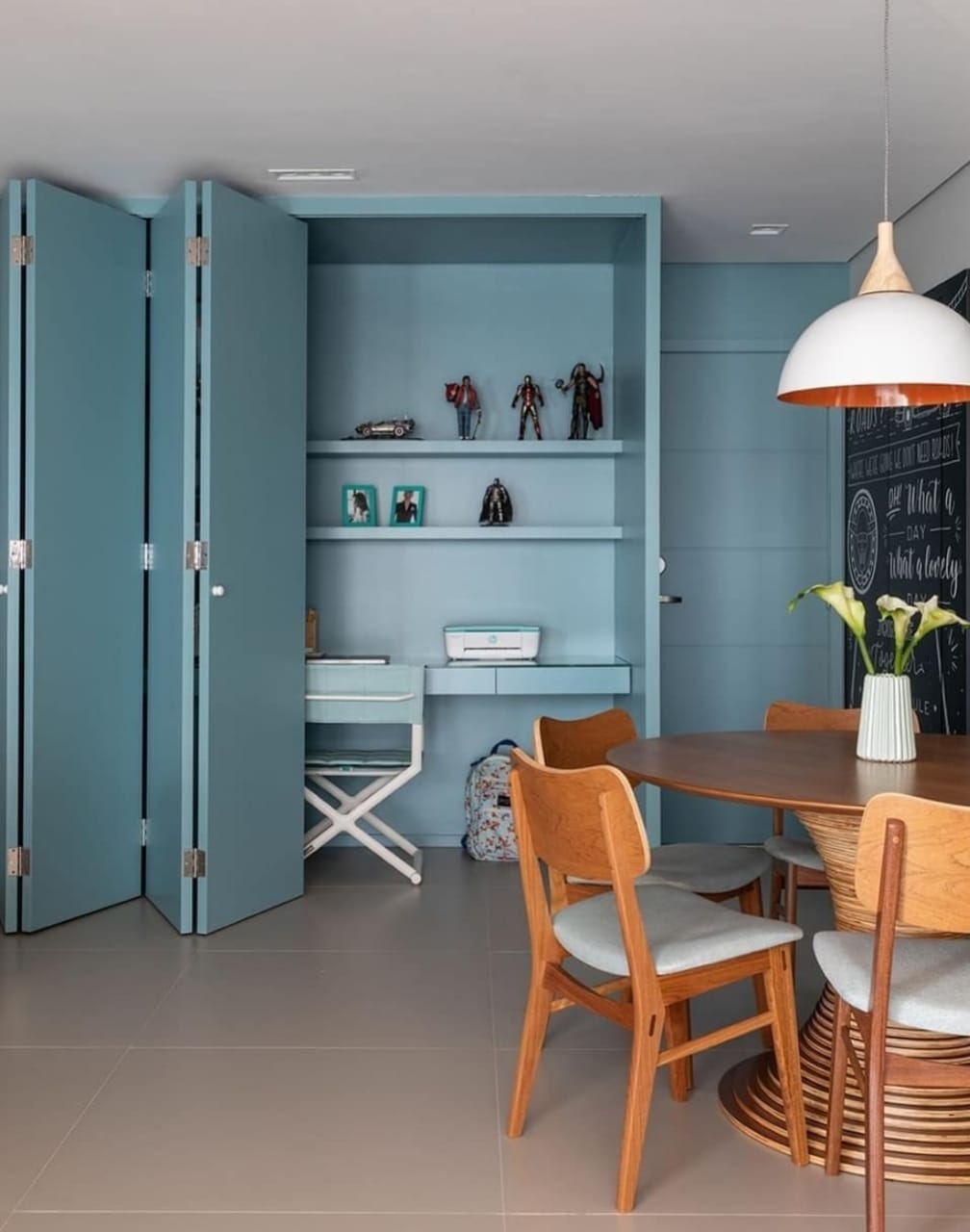 8 Desain Ruangan Warna Biru yang Bikin Hilang Stres