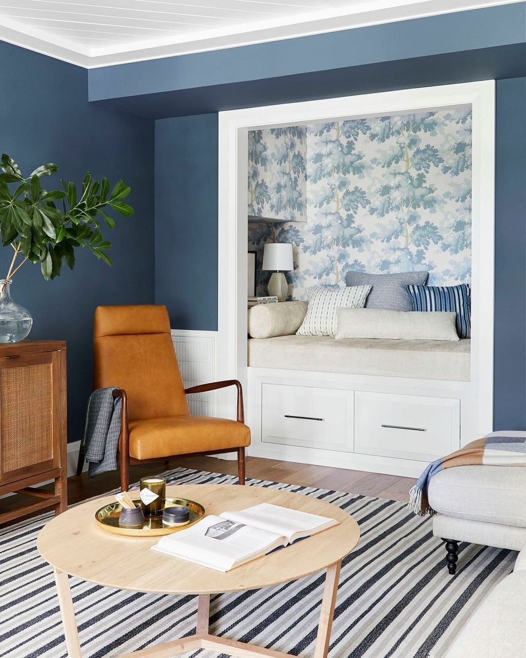 8 Desain Ruangan Warna Biru yang Bikin Hilang Stres