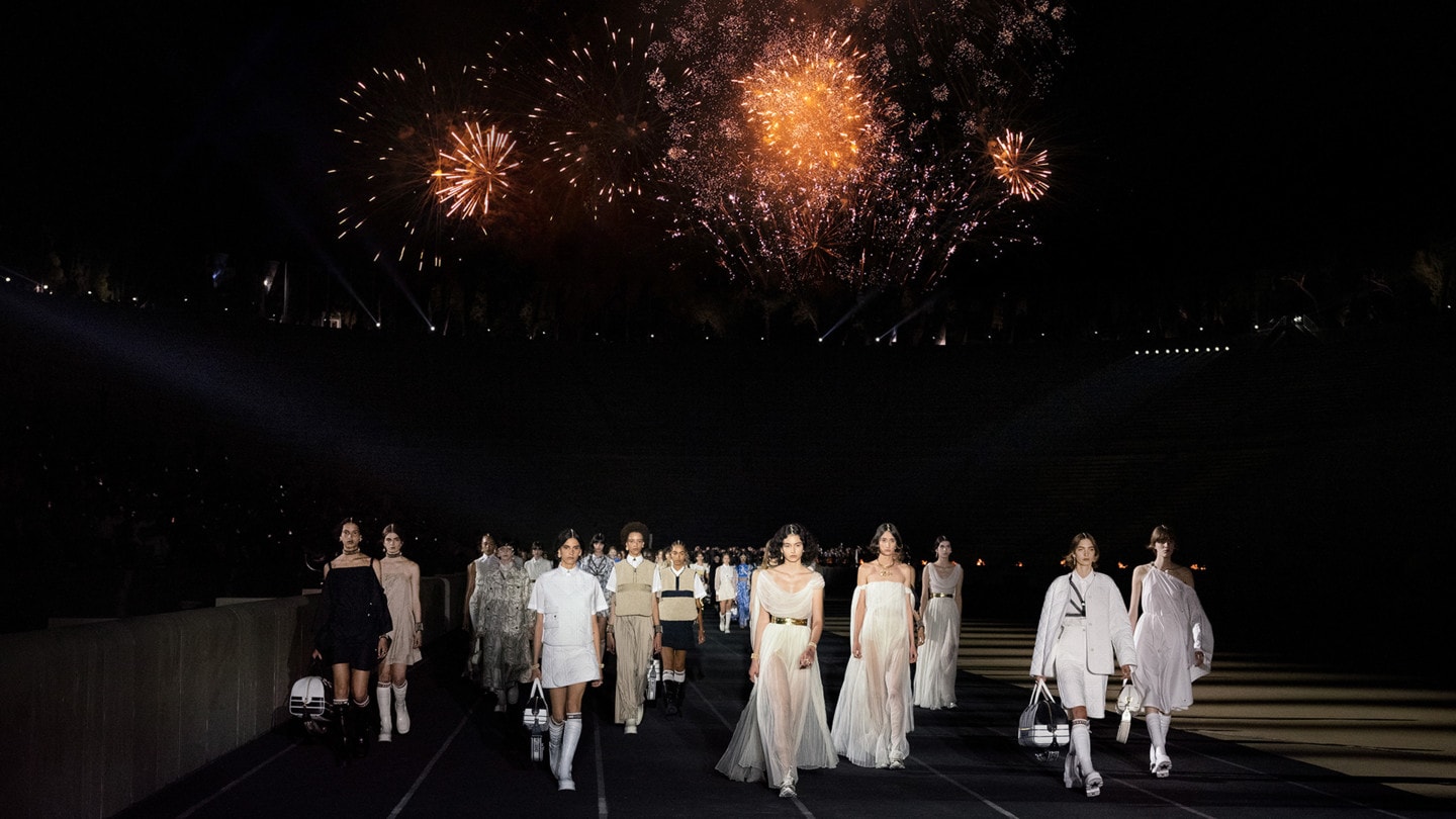Wow Dior Cruise 2022 di Stadium Bersejarah Yunani / Dior 2