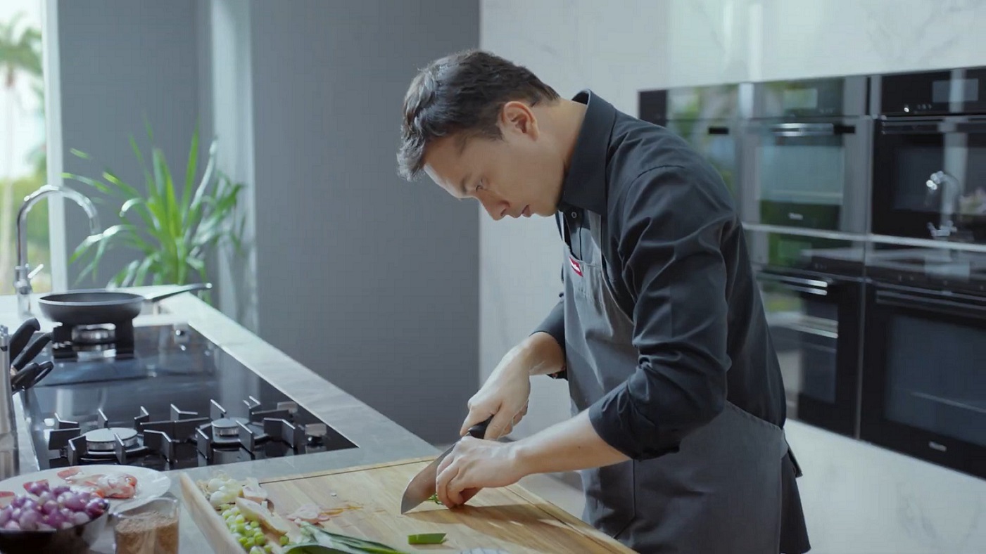 Kalau Nicholas Saputra Masak, Ternyata Pakai Ini Loh!