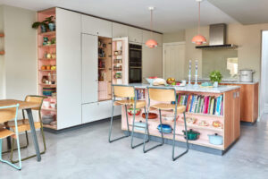 Raknya Banyak! Lemari Dinding Yang Wajib Anda Miliki