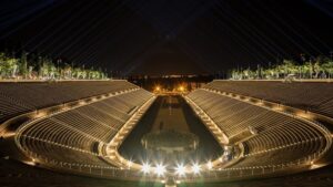 Wow! Dior Cruise 2022 di Stadium Bersejarah Yunani
