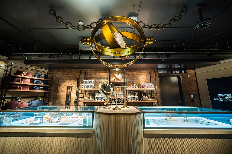 Semua Barang Kesukaan Fans Harry Potter Ada di Toko Ini / Harry Potter New York 7