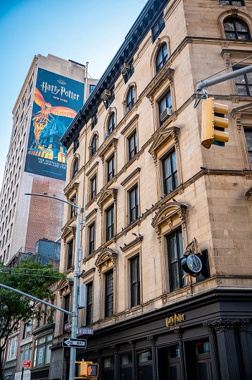 Semua Barang Kesukaan Fans Harry Potter Ada di Toko Ini / Harry Potter New York 2