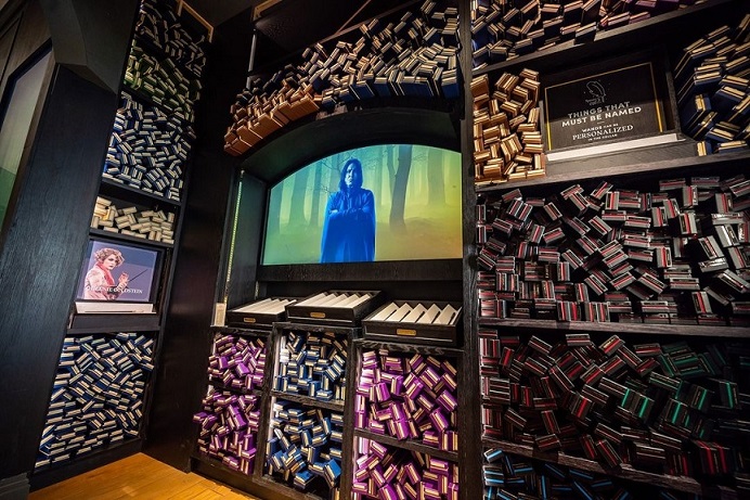 Semua Barang Kesukaan Fans Harry Potter Ada di Toko Ini / Harry Potter New York 8