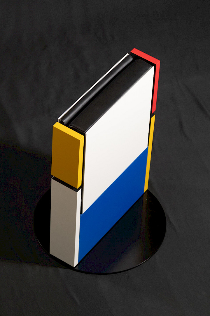 Lukisan Piet Mondrian Diubah Menjadi Kursi Lipat / Hamari 2