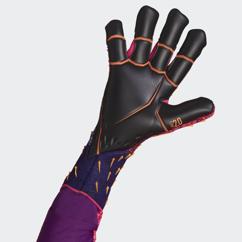 Rahasia Di Balik Sarung Tangan Gianluigi Donnarumma 3