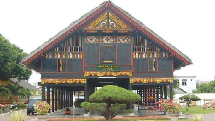 Yuk Keliling Indonesia & Lihat 34 Rumah Adat Berfilosofi