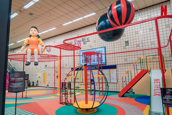 Pameran Seru di Itaewon Serasa Ikutan Main di Squid Game