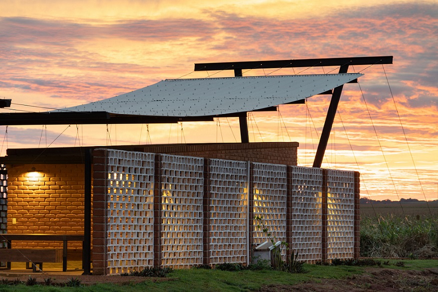 Atap Kantor Ini Bisa Tersenyum Gimana Caranya CASA Indonesia