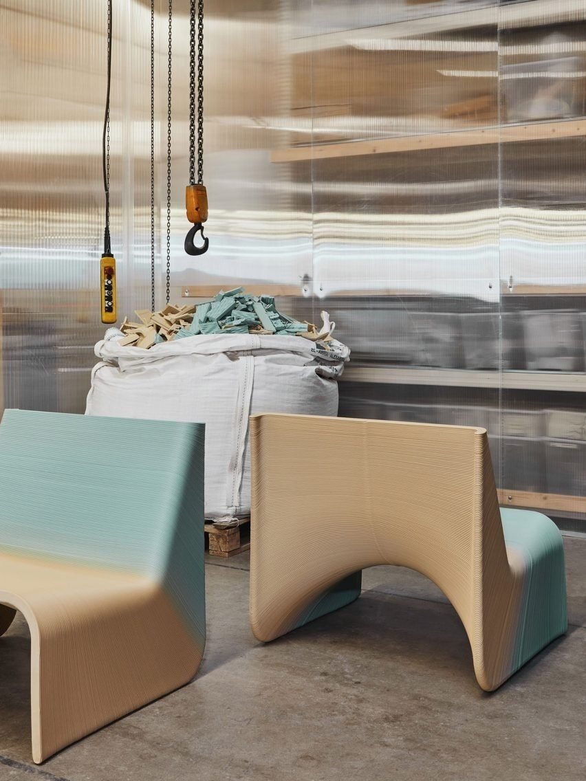 Kursi Estetik dari Plastik yang Ramah Lingkungan CASA Indonesia