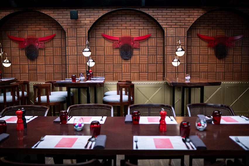 Mau Makan Steak Enak? Mad Cow Wine & Grill Hadir di Bandung!