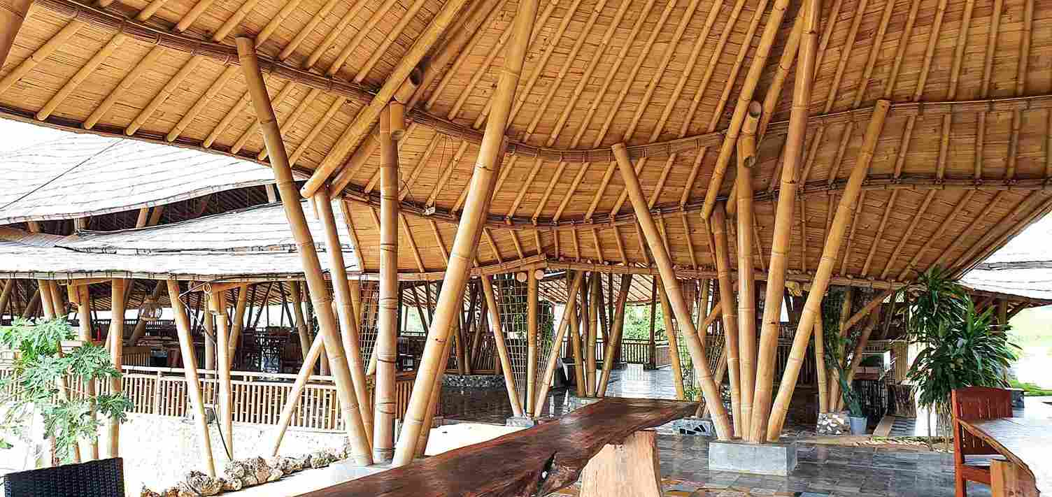 The Kings Resto dan Café Instagramable yang Bernuansa Bambu