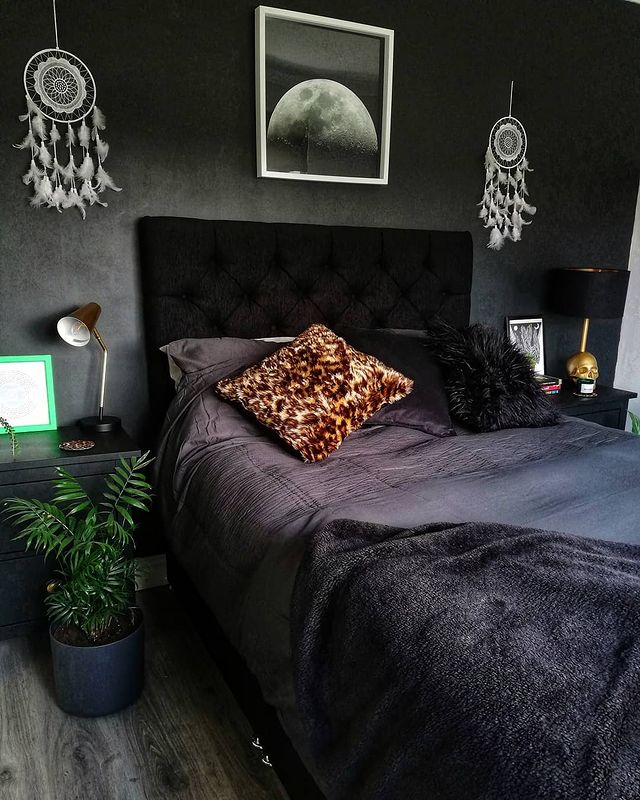 kamar estetik hitam