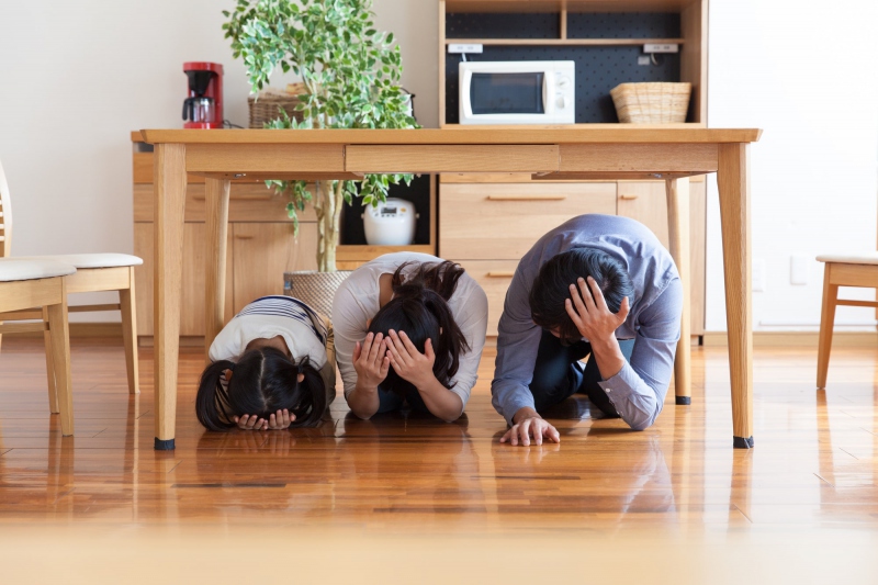 Jangan Panik! Lakukan 6 Hal Ini Jika Gempa Saat di Rumah
