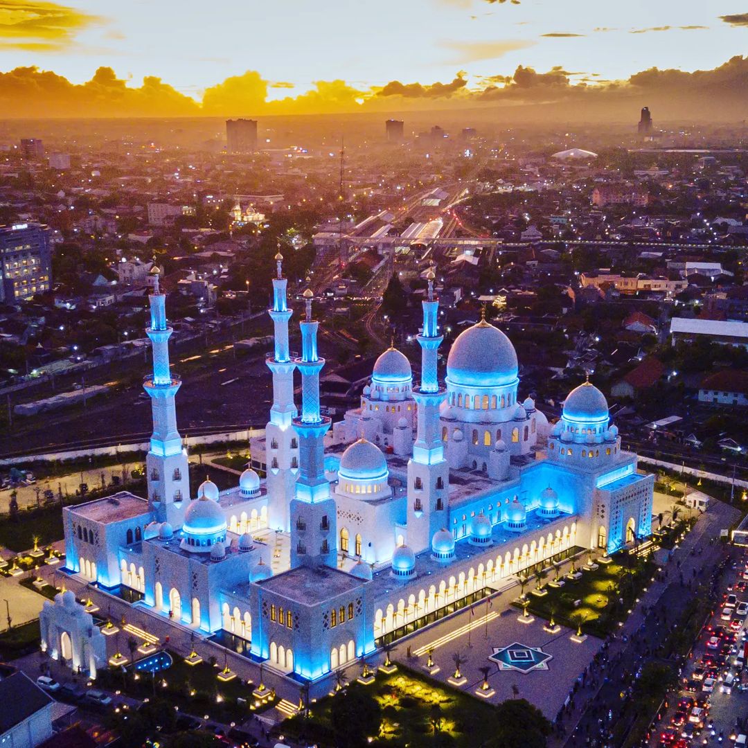 Mirip Kayak yang di Abu Dhabi, Masjid Raya Sheikh Zayed Solo