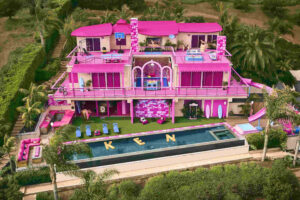 Kesempatan untuk Nginap Gratis di Rumah Barbie di Malibu!