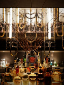 Nikmati Karya Seni Sambil Ditemani Koktail Spesial