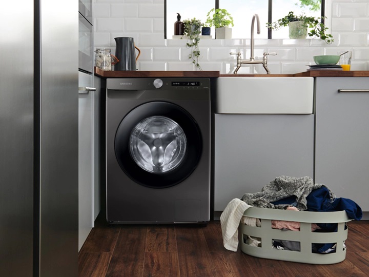 Dian Sastro Suka Mesin Cuci dan AirDresser Canggih Ini!