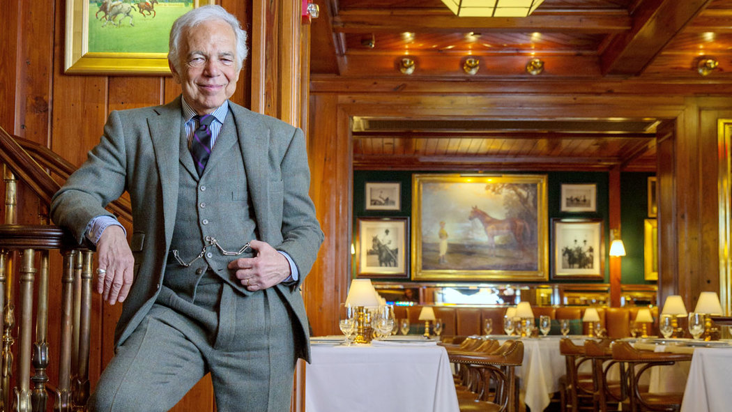 Ralph Lauren saat di restorannya bernama The Polo Bar di New York / Fred R. Conrad / The New York Times