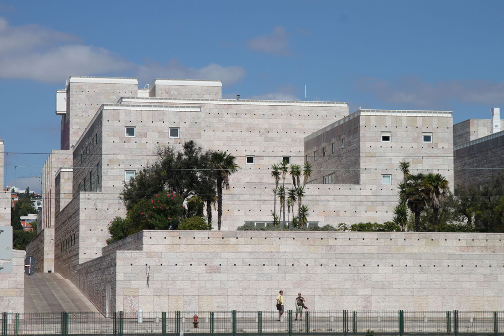 Wafatnya-Arsitek-Vittorio-Gregotti-akibat-corona / Belem-Cultural-Center di Lisbon / Joao Carvalho