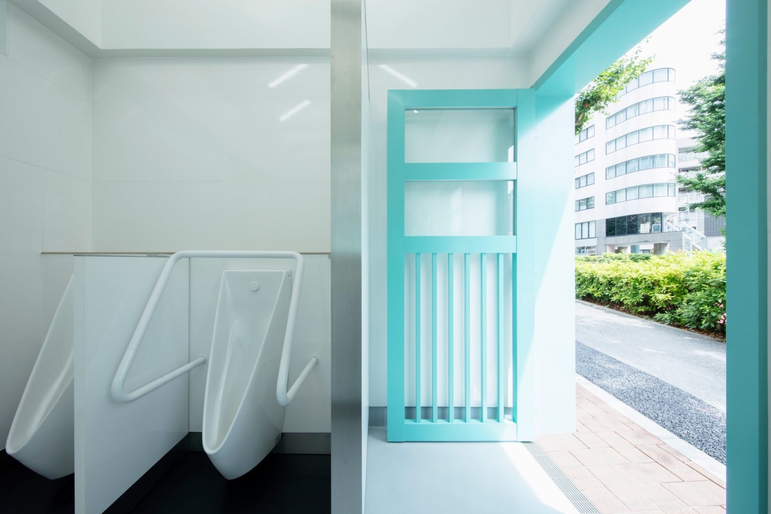 Toilet Umum Nostalgic Didesain oleh Fashion Designer CASA Indonesia