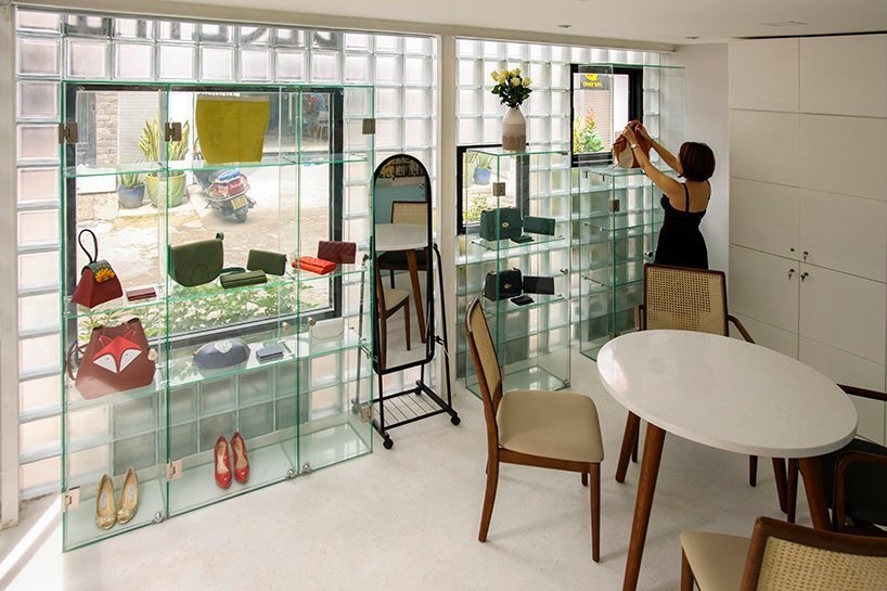 Rumah Ini Diselimuti Kaca & Bisa Menyala di Malam Hari CASA Indonesia