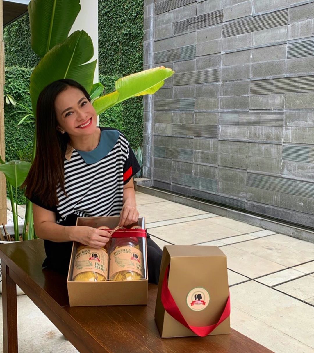 Ternyata Artis Ersa Mayori Suka Tanaman Hias di Rumah