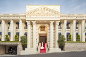 Review Desain Tempat Resepsi Syahrini: Aoyama Geihinkan