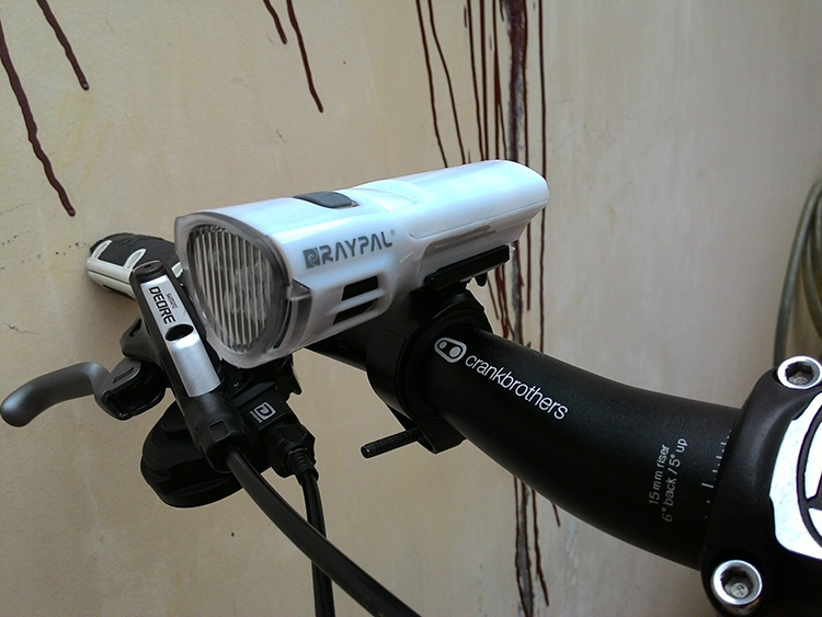 4 Tips Mudah Bersepeda Dengan Aman Di Jalan Raya