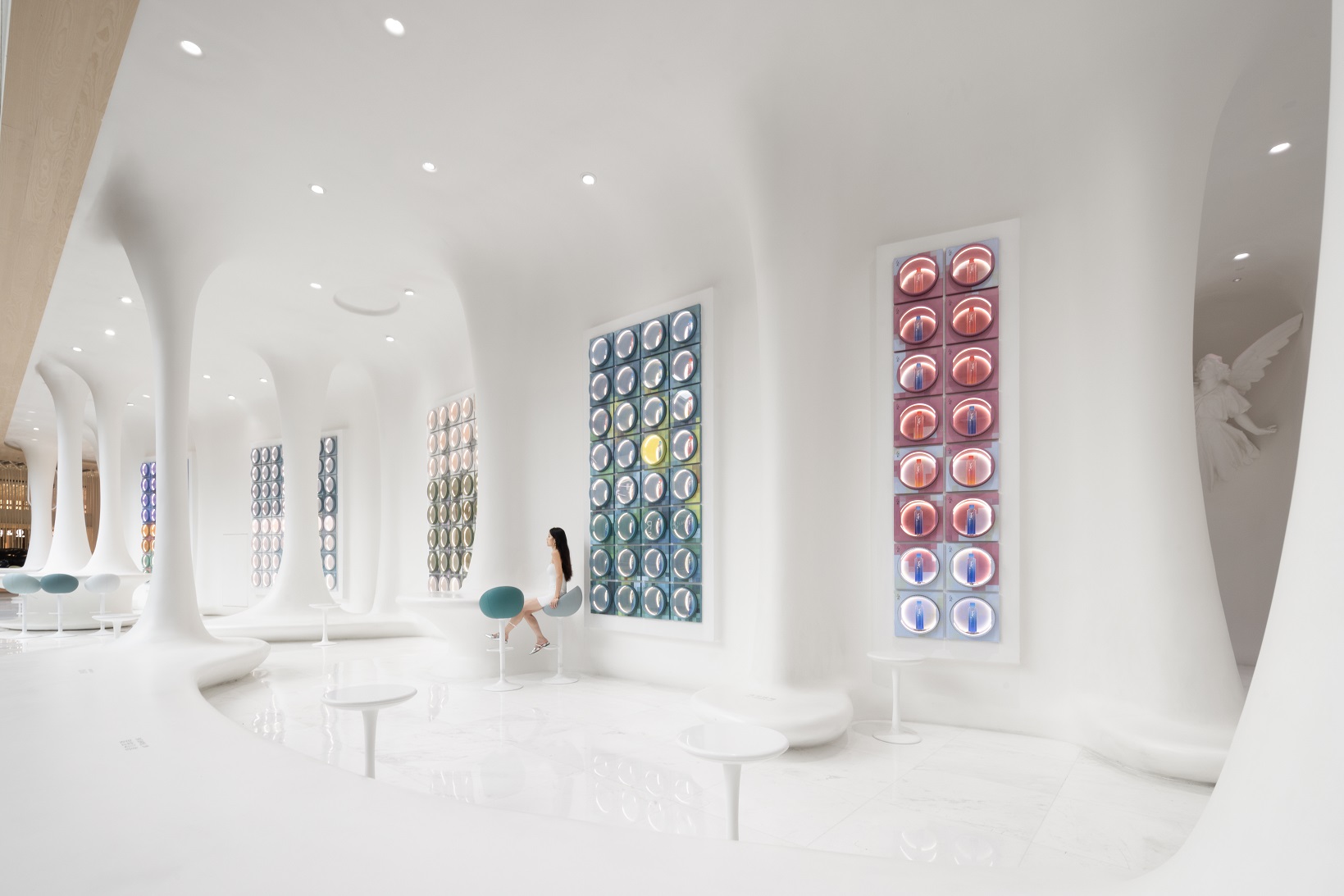 Masuk ke Dalam Lorong Artistik di Tengah Mall