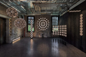 Tom Dixon Luncurkan Lampu Bernilai Seni Tinggi