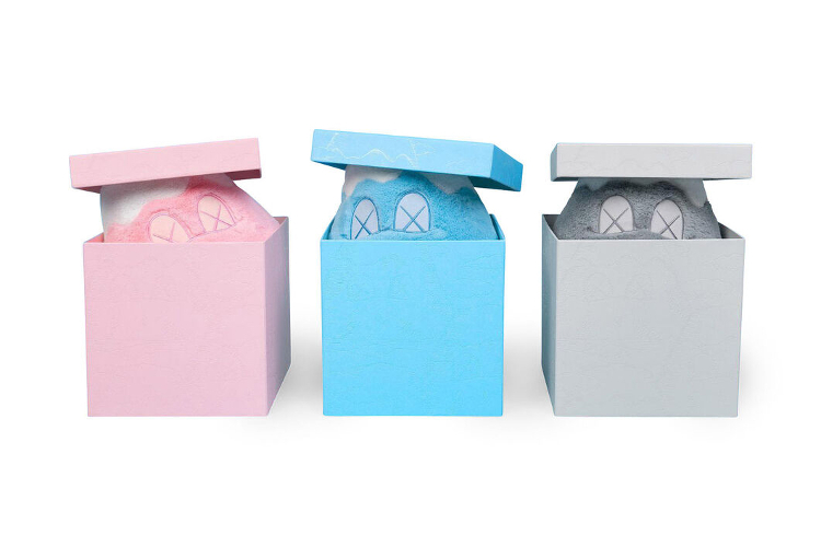 Kaws Rilis Ulang Merchandise “Kaws Holiday”