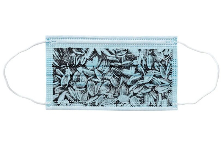 Ai Weiwei Galang Dana Melalui Masker Rancangannya